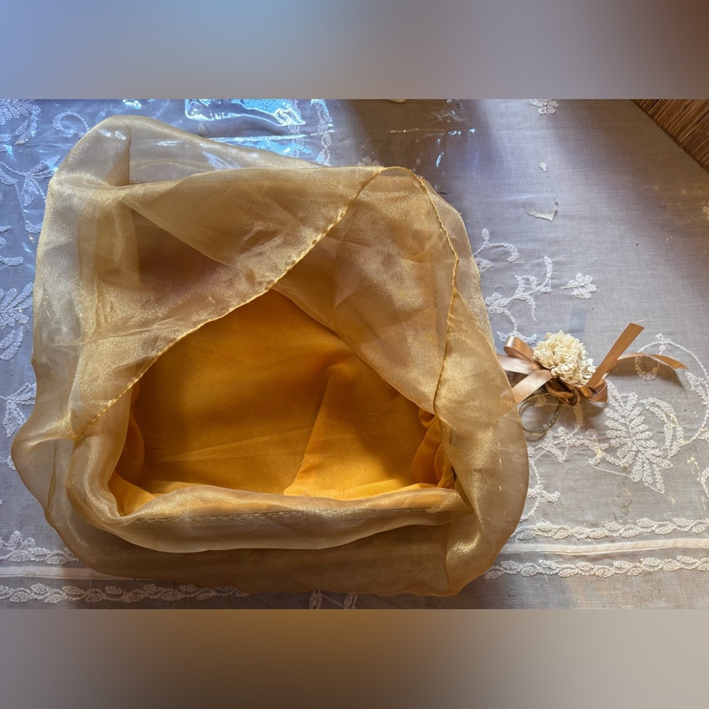 ❤️ New Elegant Box with Gold Sheer fabric cover with a Floral Accent - Picture 10 of 15